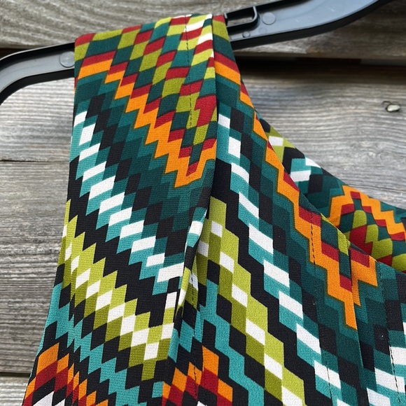 Geometric Design Pleated Dress - Picture 2 of 8